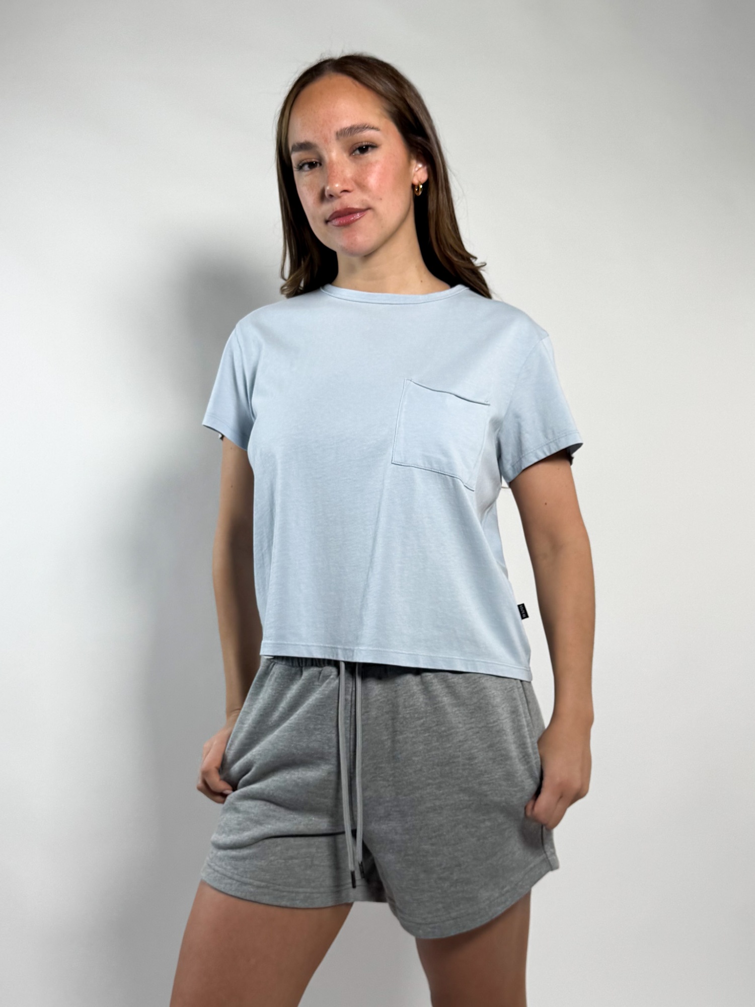 Remera con bolsillo Caro 