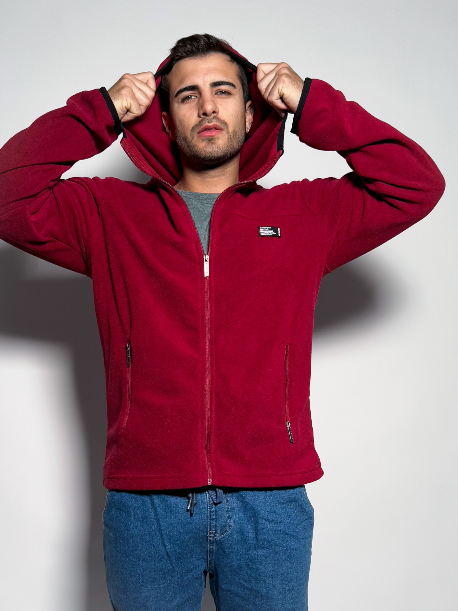 Campera de micropolar con capucha Tadeo 