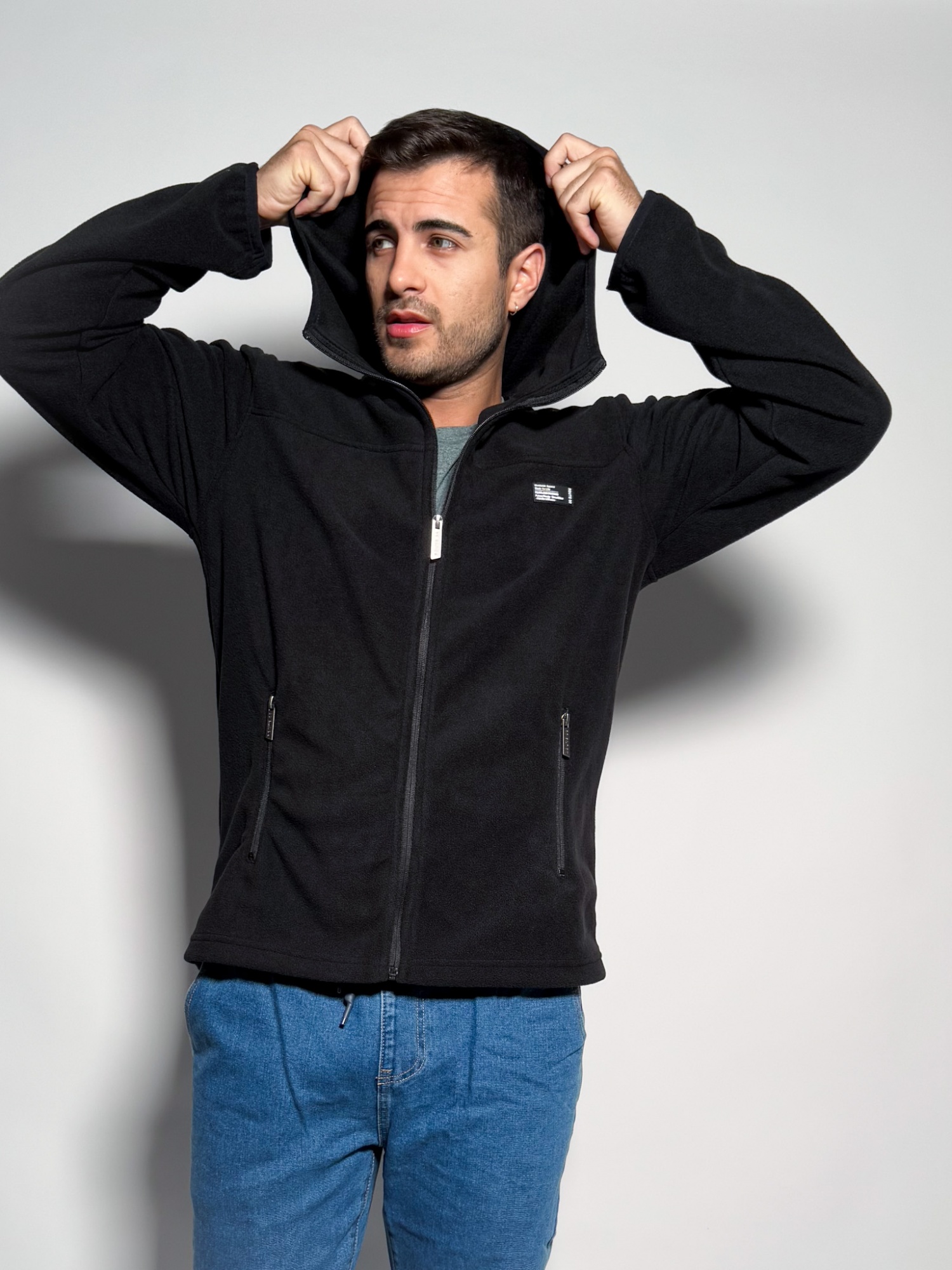 Campera de micropolar con capucha Tadeo 