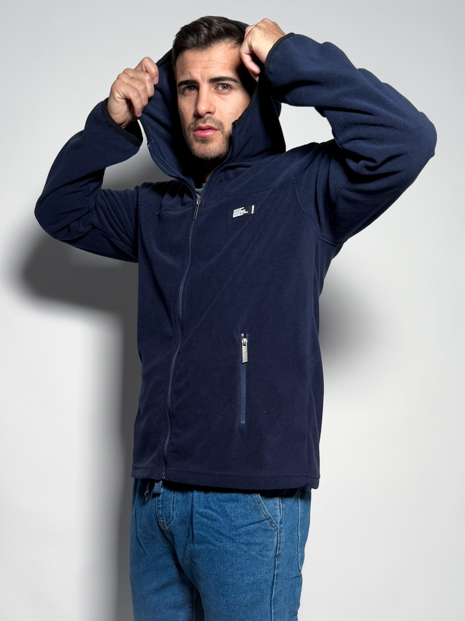 Campera de micropolar con capucha Tadeo 