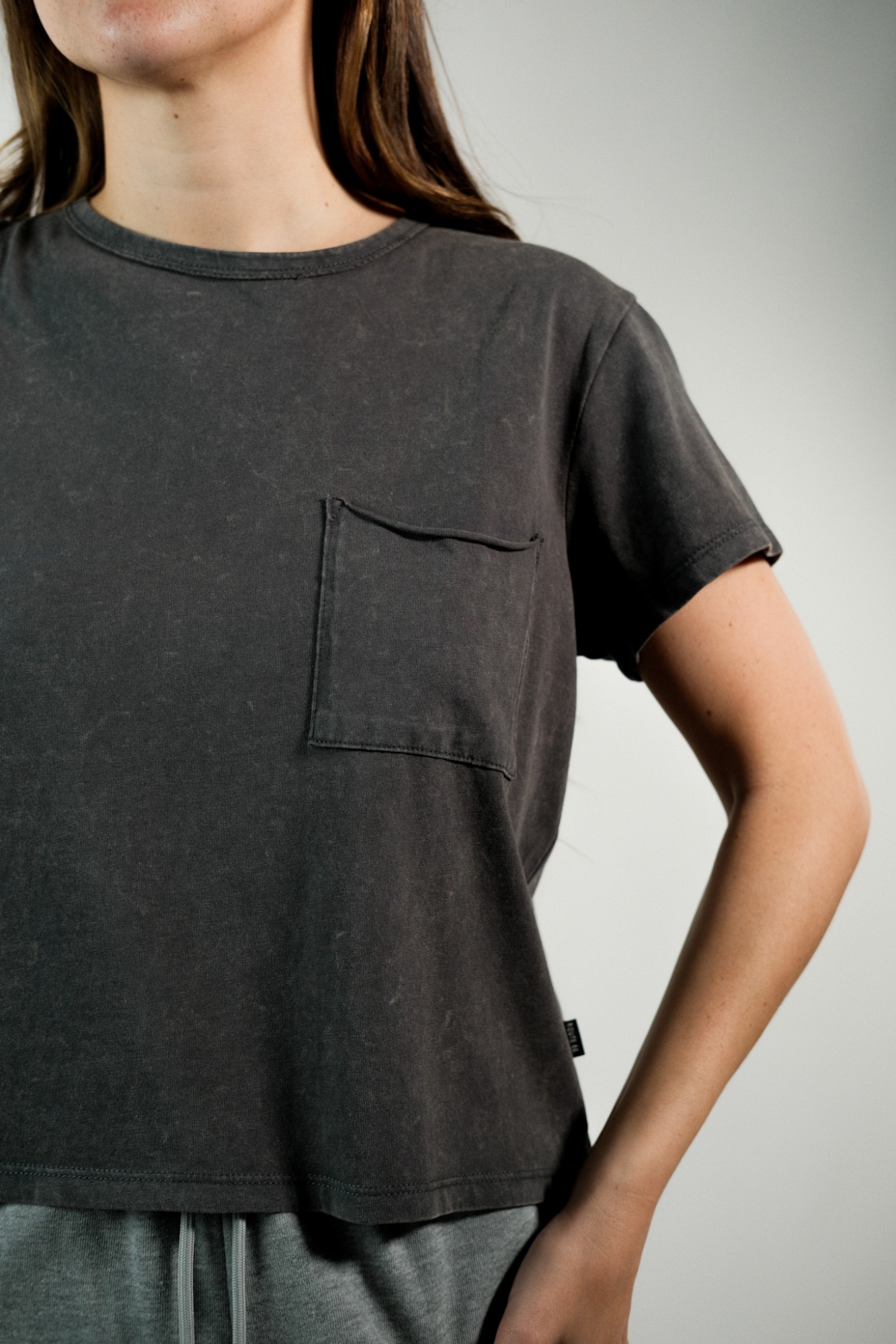 Remera con bolsillo Caro