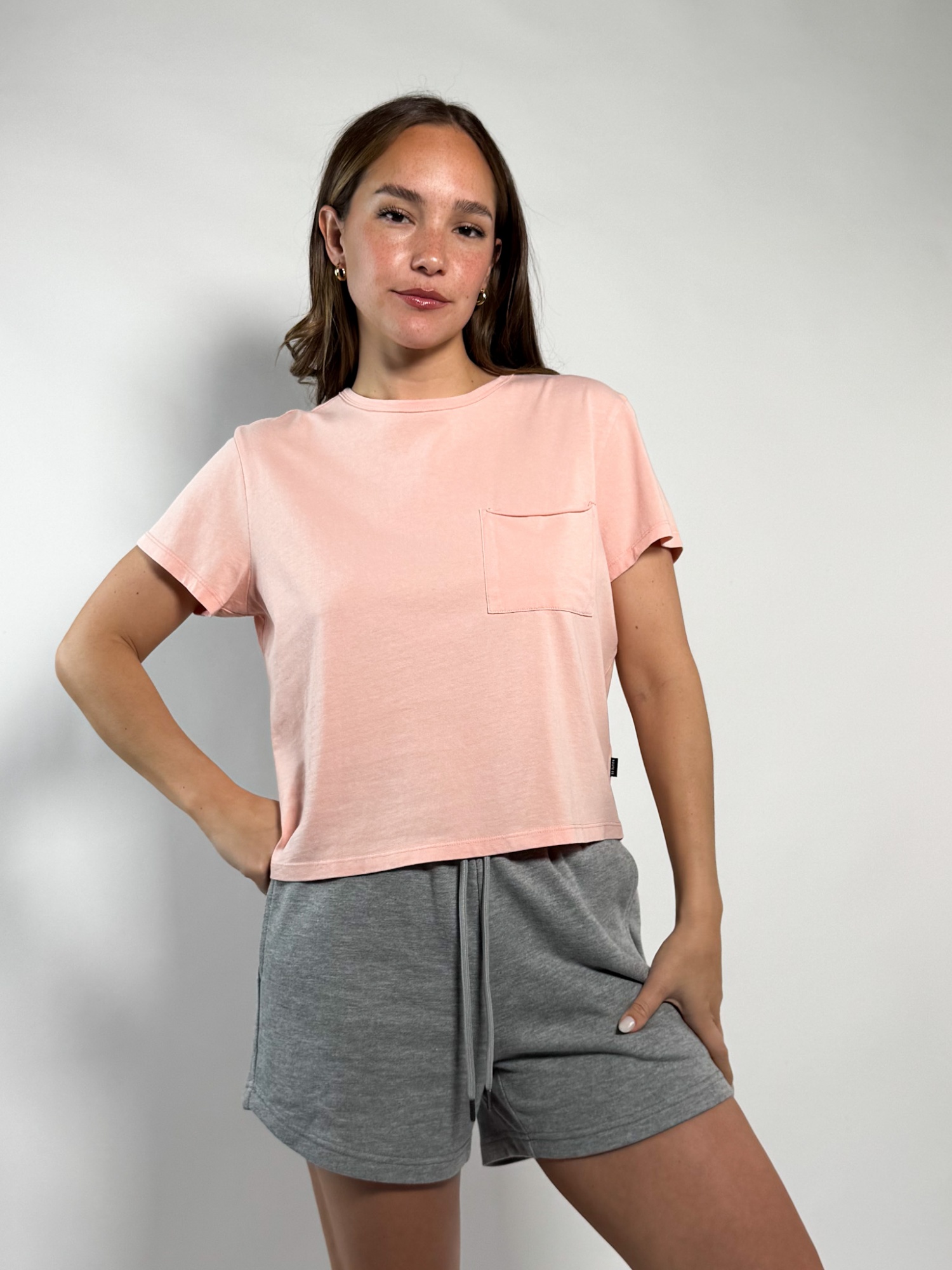 Remera con bolsillo Caro 