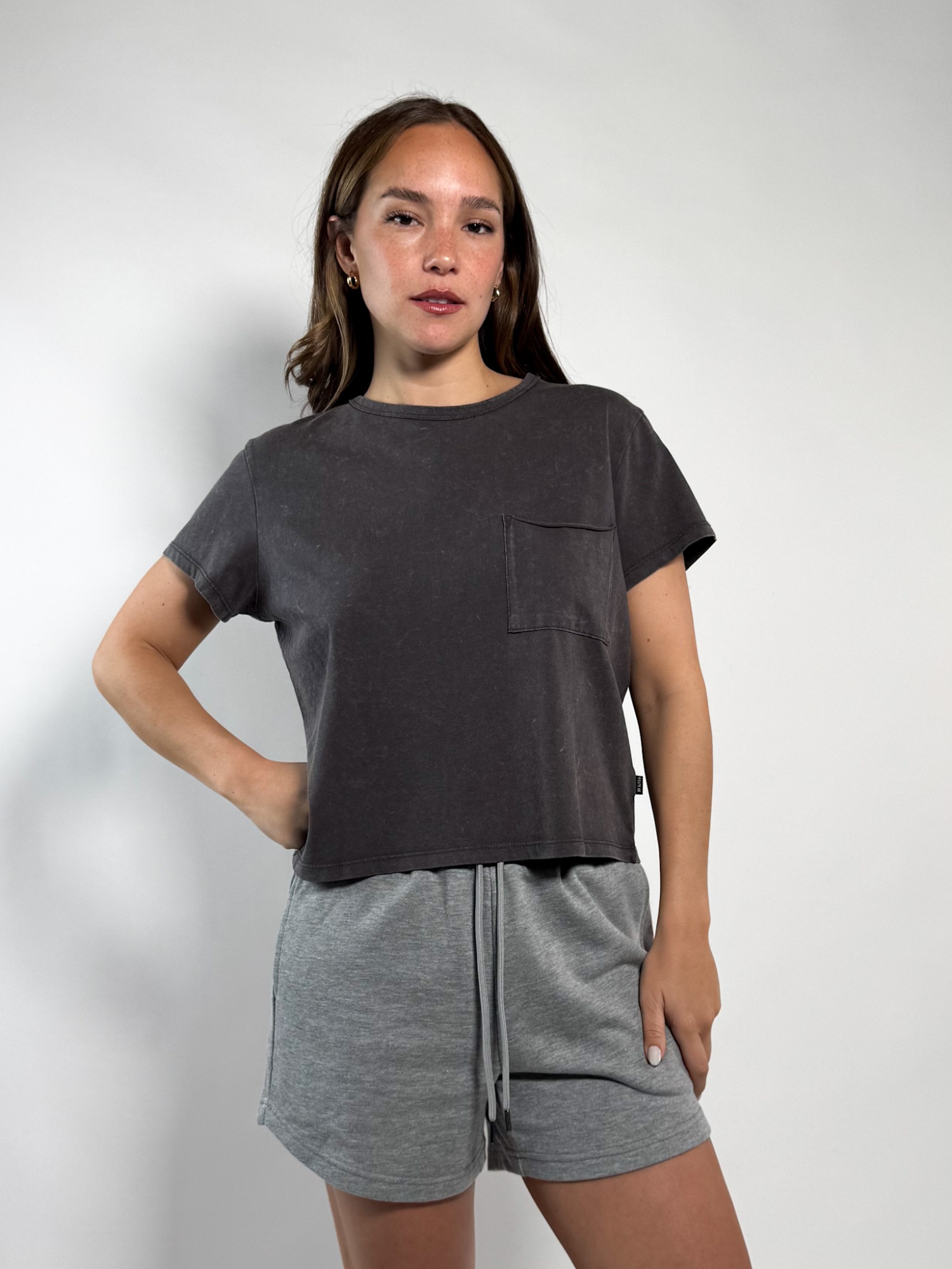 Remera con bolsillo Caro 