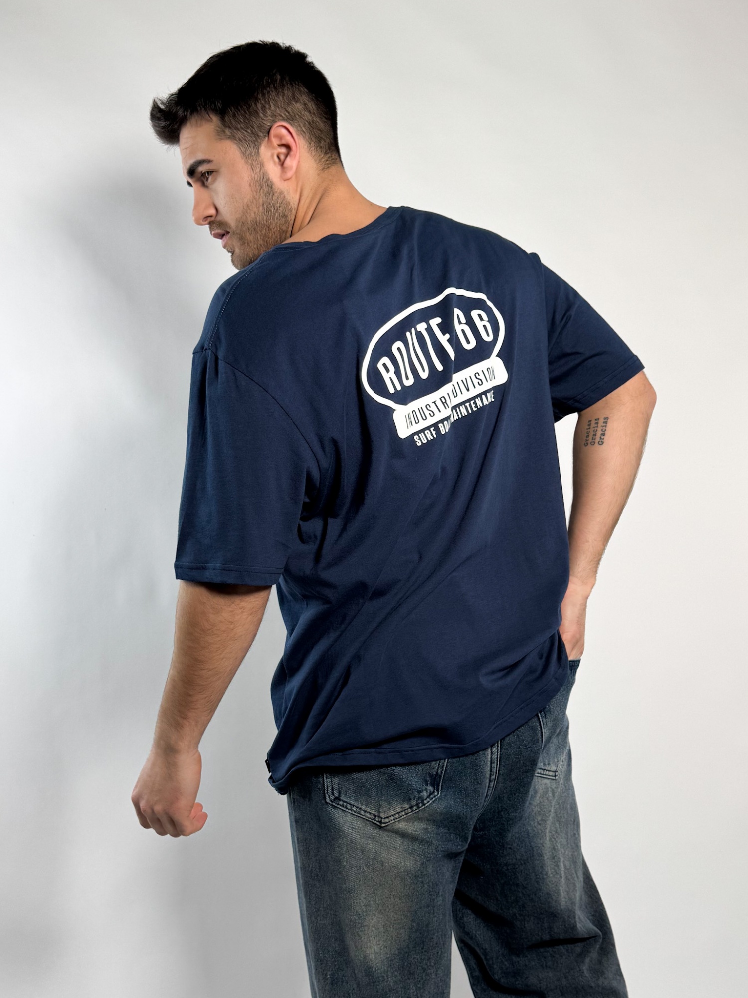 Remera oversize con estampa Polino