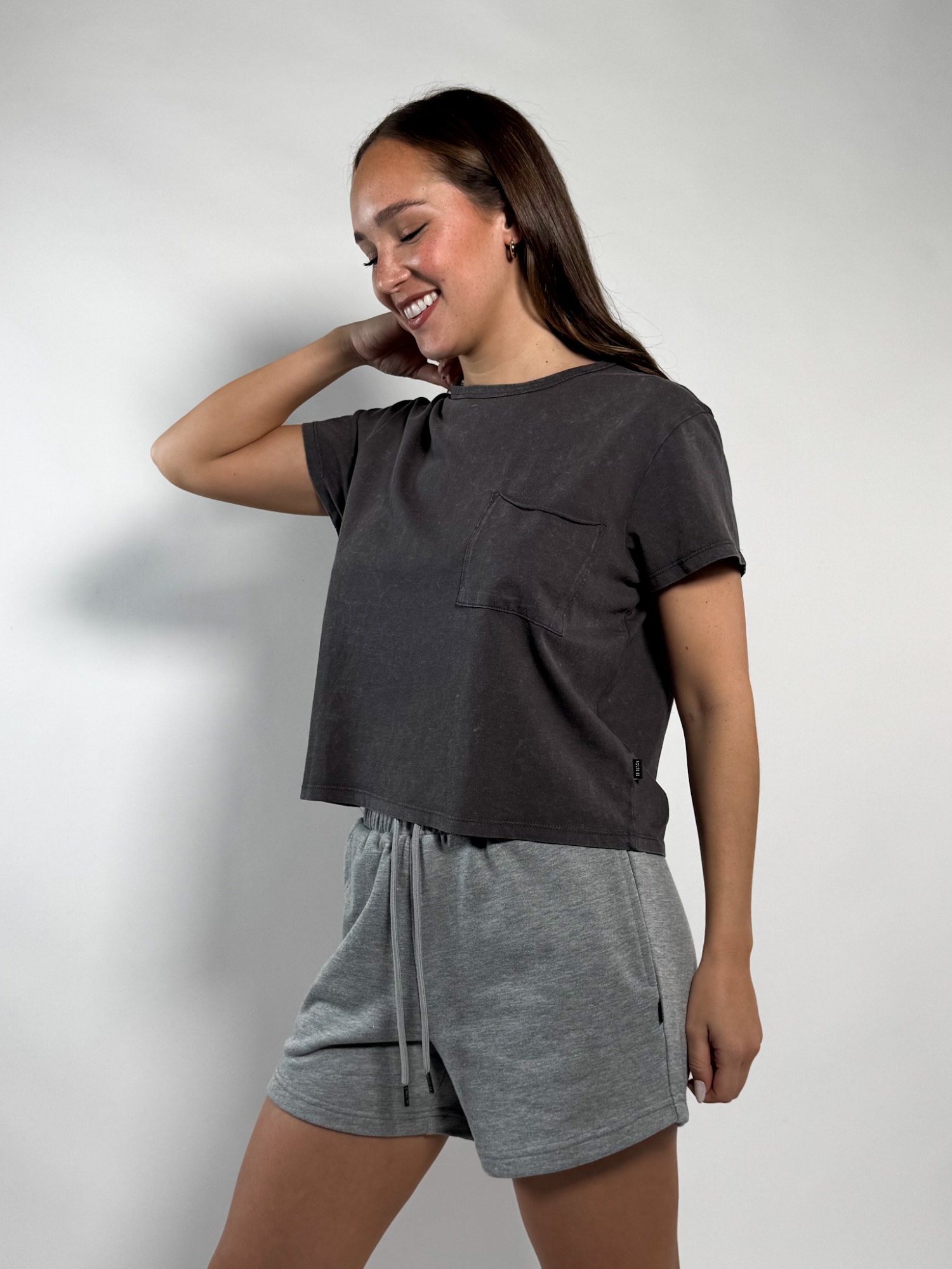 Remera con bolsillo Caro