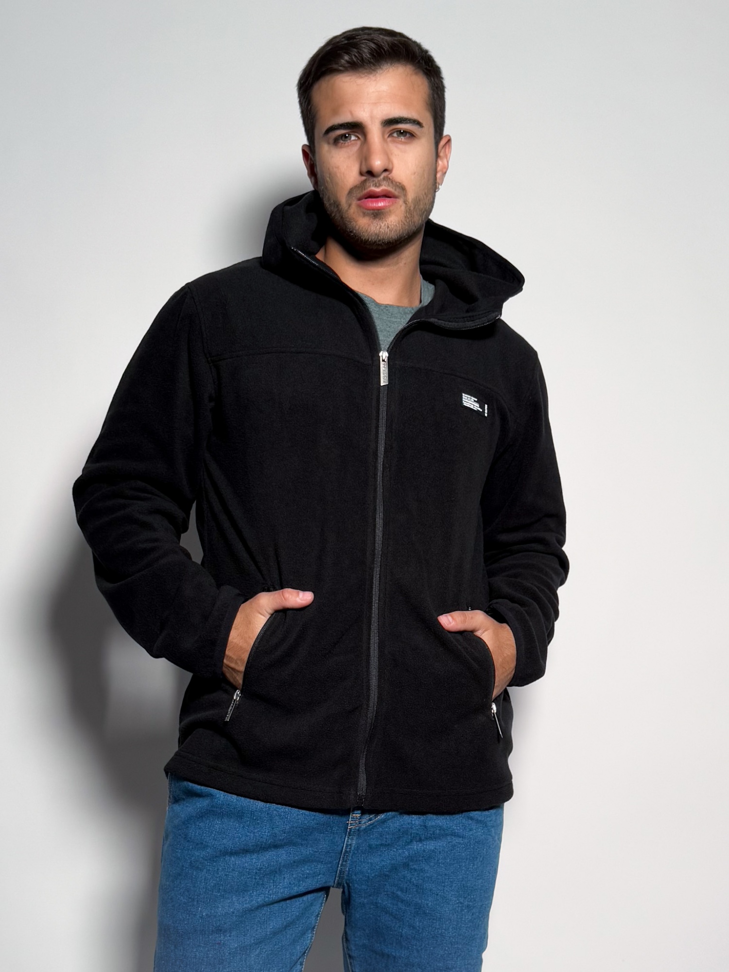 Campera de micropolar con capucha Tadeo 